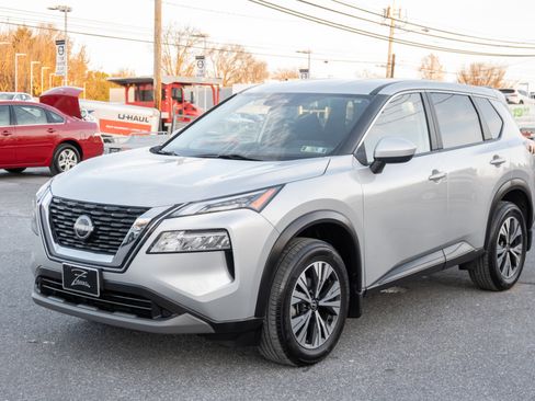 Used 2023 Nissan Rogue SV image 7