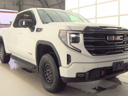 Used 2022 GMC Sierra 1500 AT4 w/ AT4 Premium Package AWD/4WD image 2