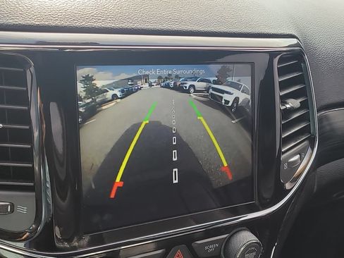 Used 2019 Jeep Grand Cherokee Laredo RWD image 27