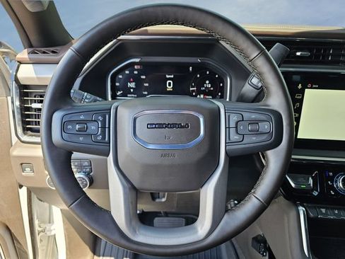 Used 2025 GMC Sierra 3500 Denali AWD/4WD image 21