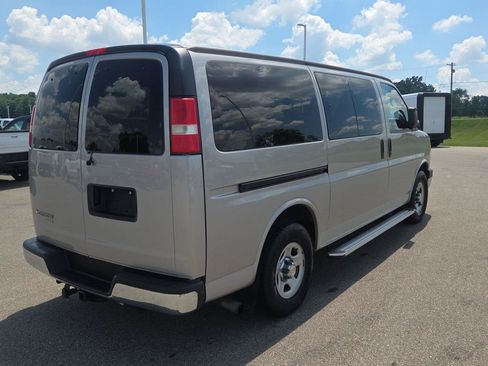 Used 2008 Chevrolet Express 1500 Passenger w/ LT Preferred Equipment Group RWD image 6