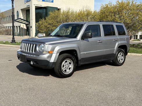 Used 2015 Jeep Patriot Sport w/ Power Value Group AWD/4WD image 16