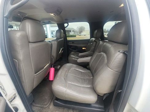 Used 2002 Chevrolet Suburban LT image 16