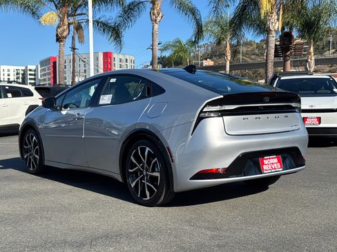 New 2027 Toyota Prius Plug-In Hybrid FWD image 11