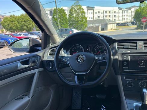 Used 2018 Volkswagen Golf SportWagen FWD image 25