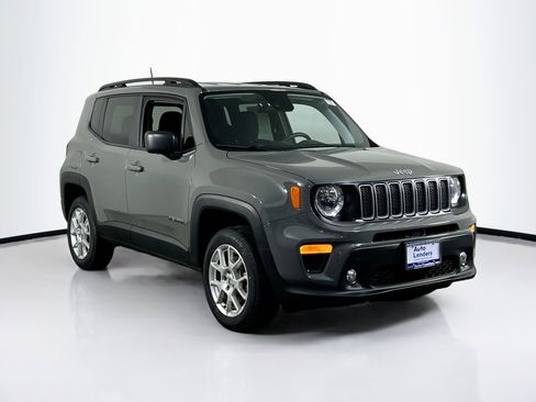 Used 2022 Jeep Renegade Latitude w/ Convenience Group image 3