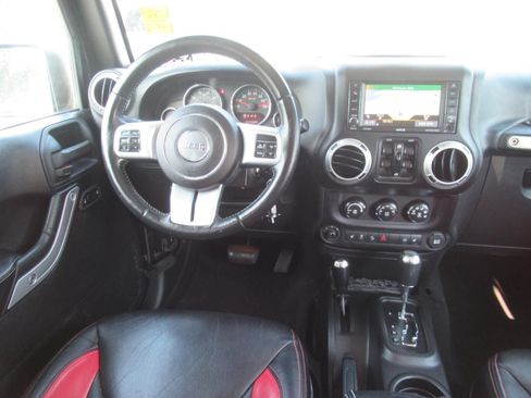 Used 2016 Jeep Wrangler Unlimited Rubicon AWD/4WD image 13
