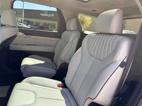 Used 2025 Hyundai Palisade Limited image 18