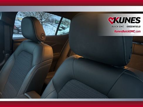 Used 2025 Buick Envista Preferred image 18