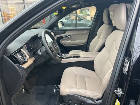Used 2025 Volvo XC90 B5 Plus image 17