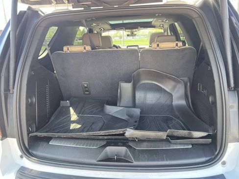 Used 2021 Chevrolet Tahoe Premier w/ Premium Package AWD/4WD image 9