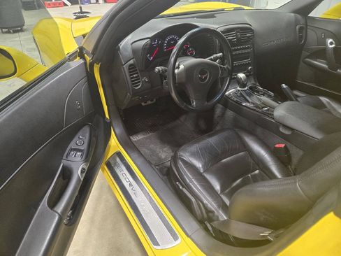 Used 2009 Chevrolet Corvette Coupe w/ Roof Package RWD image 9