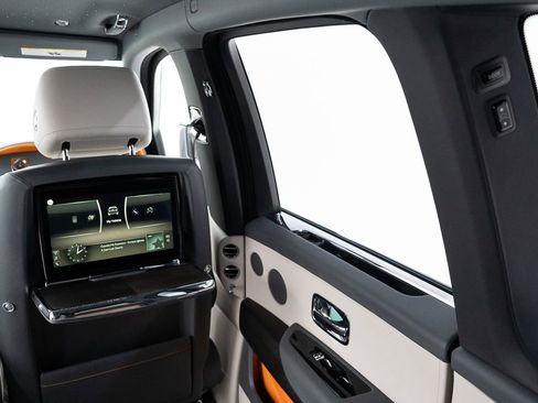 Certified 2023 Rolls-Royce Cullinan w/ Dark Exterior Package AWD/4WD image 31