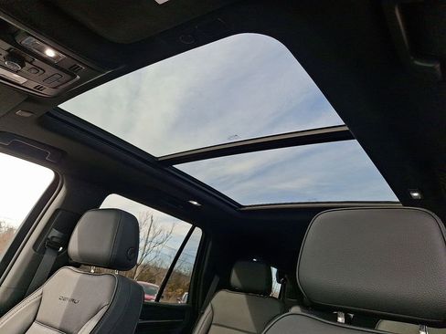 Used 2022 GMC Yukon Denali image 18