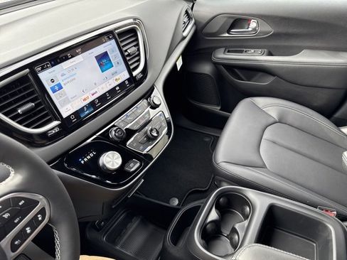 New 2026 Chrysler Voyager LX image 43