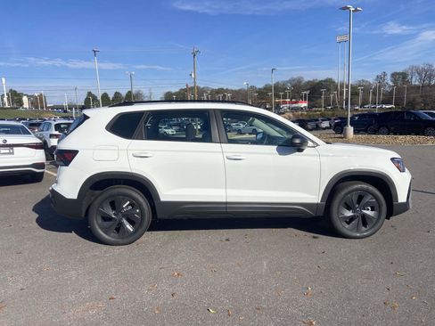 New 2026 Volkswagen Taos S image 10