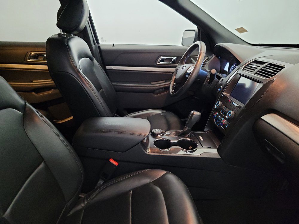 Used 2019 Ford Explorer XLT w/ Equipment Group 202A AWD/4WD image 21