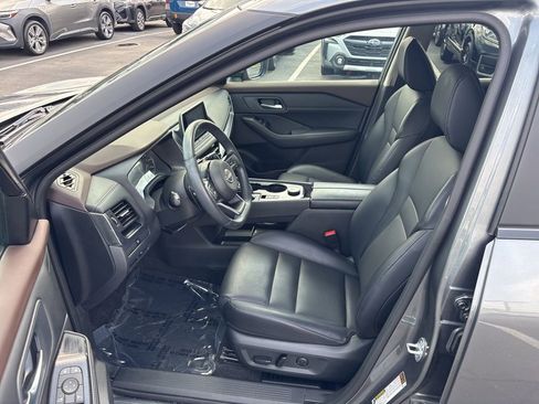 Used 2023 Nissan Rogue SV w/ SV Premium B Package image 9