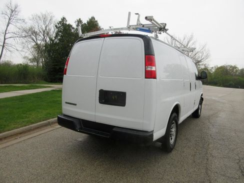 Used 2017 Chevrolet Express 2500 RWD image 9