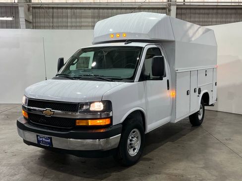 New 2025 Chevrolet Express 3500 w/ Power Convenience Package image 2