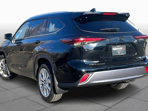 New 2026 Toyota Highlander Limited image 12