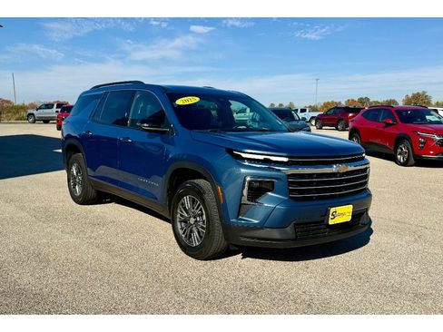 Used 2025 Chevrolet Traverse LT image 6