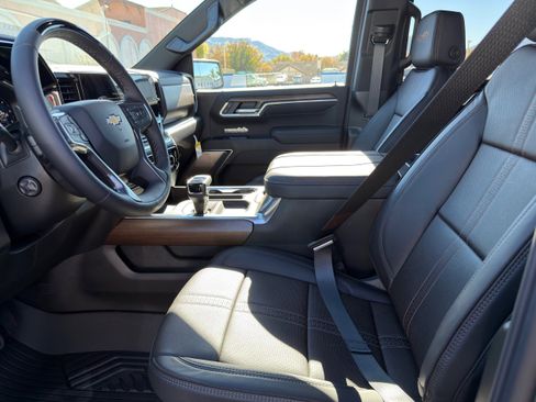 New 2026 Chevrolet Silverado 1500 High Country w/ Technology Package AWD/4WD image 32
