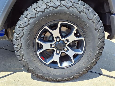 Certified 2019 Jeep Wrangler Unlimited Sport S AWD/4WD image 37