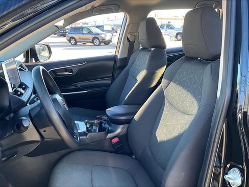 Used 2024 Toyota RAV4 XLE image 9