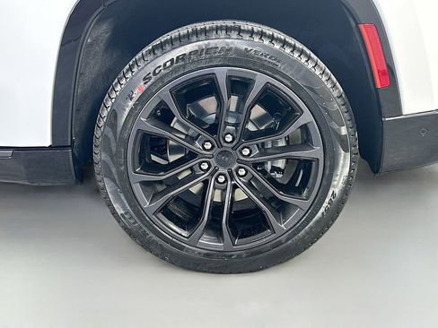 New 2026 Jeep Grand Wagoneer Summit image 17