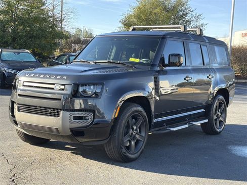 Used 2023 Land Rover Defender 130 X-Dynamic SE image 7
