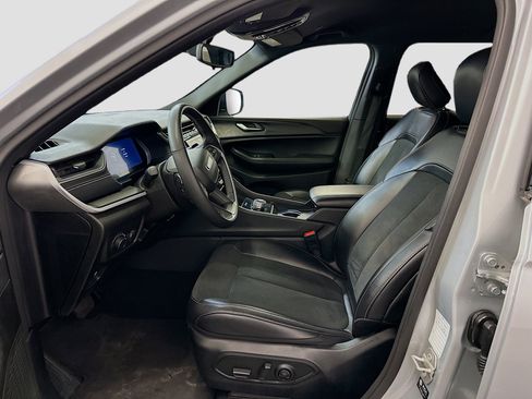 Used 2024 Jeep Grand Cherokee L Laredo image 13