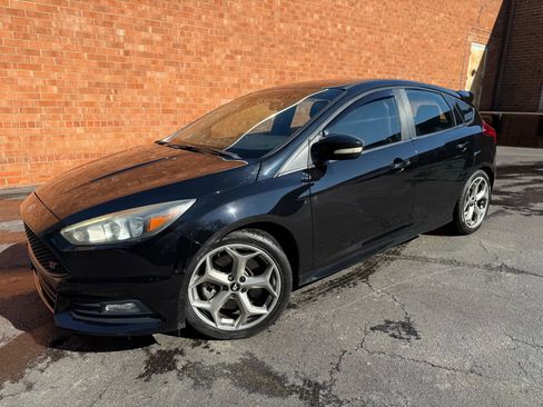 Used 2016 Ford Focus ST image 2