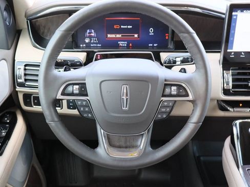 Used 2024 Lincoln Navigator Reserve image 14