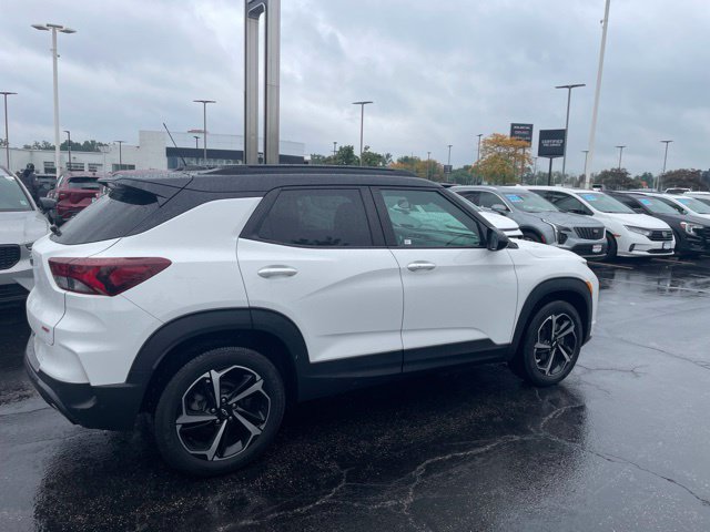 Used 2022 Chevrolet TrailBlazer RS w/ Sun and Liftgate Package AWD/4WD image 2