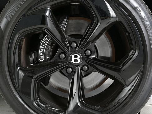 Certified 2025 Bentley Bentayga image 6