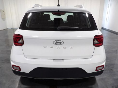 Used 2024 Hyundai Venue SEL FWD image 6