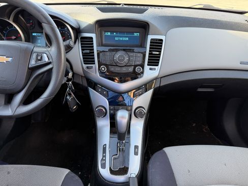 Used 2014 Chevrolet Cruze LS image 16