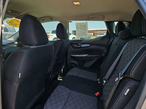Used 2020 Nissan Rogue Sport SV FWD image 17