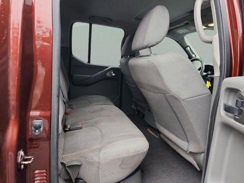 Used 2016 Nissan Frontier SV w/ Moonroof Package image 17