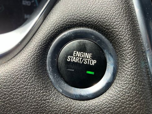 Used 2022 Chevrolet Traverse LT image 24