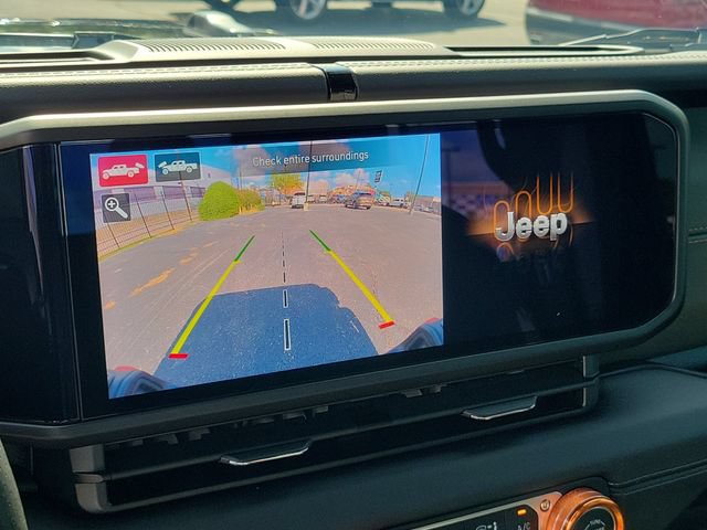 Used 2025 Jeep Gladiator Mojave AWD/4WD image 16
