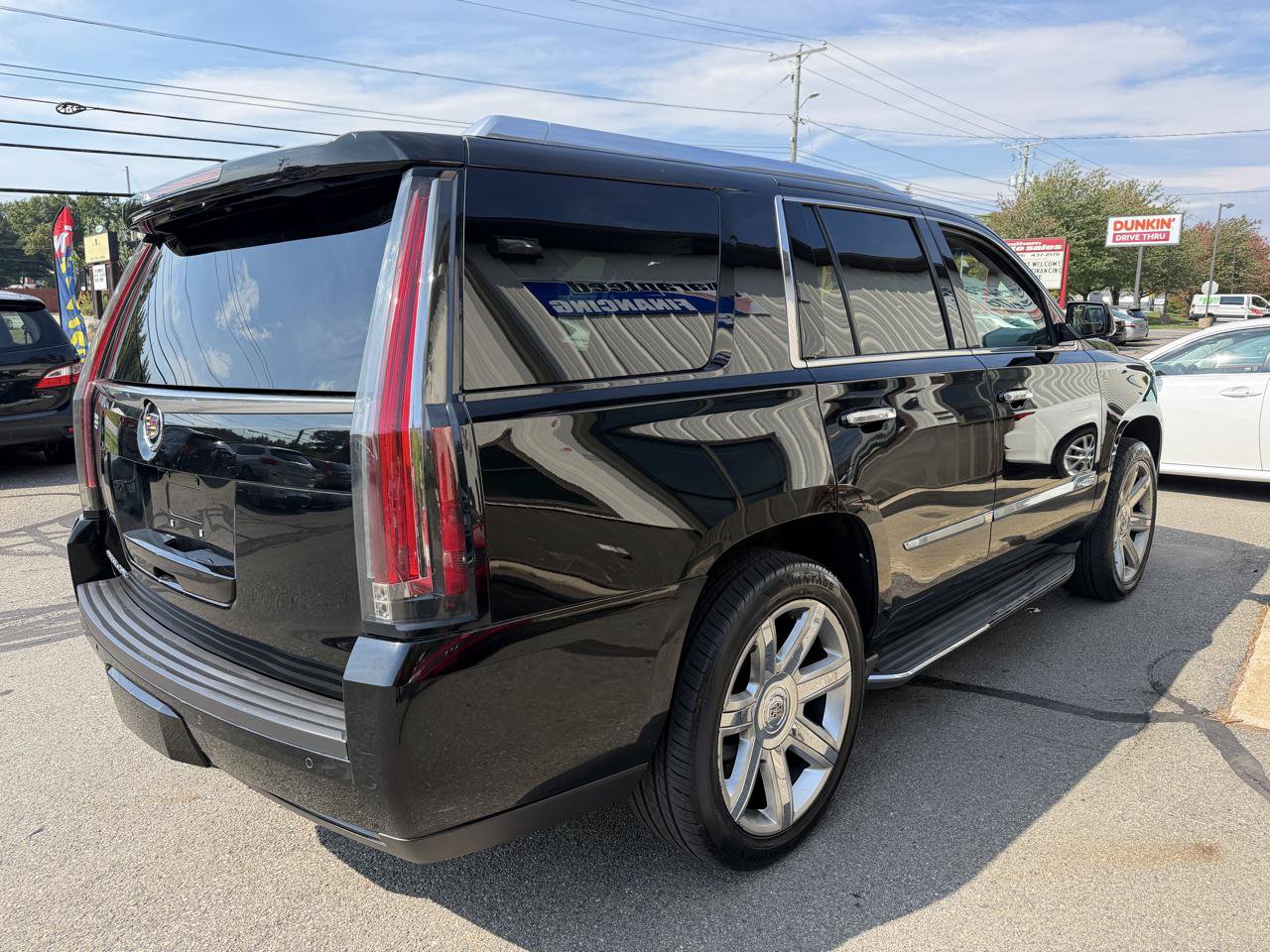 Used 2015 Cadillac Escalade Luxury AWD/4WD image 4