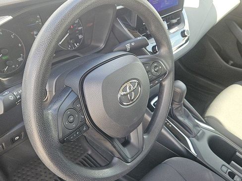 Used 2025 Toyota Corolla LE AWD/4WD image 18