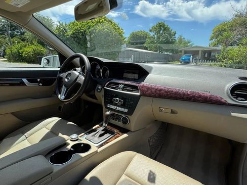 Used 2013 Mercedes-Benz C 250 Sedan image 11