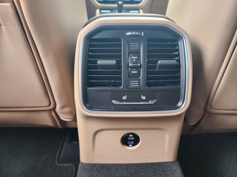 Used 2023 Porsche Macan image 21