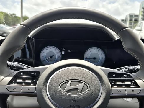 Certified 2025 Hyundai Elantra SEL FWD image 22