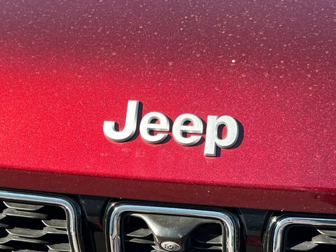 Used 2024 Jeep Grand Cherokee Limited w/ Luxury Tech Group II AWD/4WD image 10