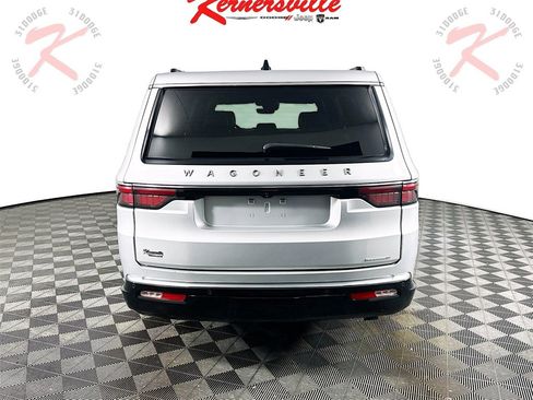 Used 2024 Jeep Wagoneer L Series II w/ Flexible Seating Group image 6