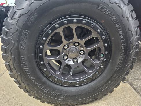 Used 2022 Jeep Wrangler Unlimited Rubicon w/ Xtreme Recon 35" Tire Package AWD/4WD image 3